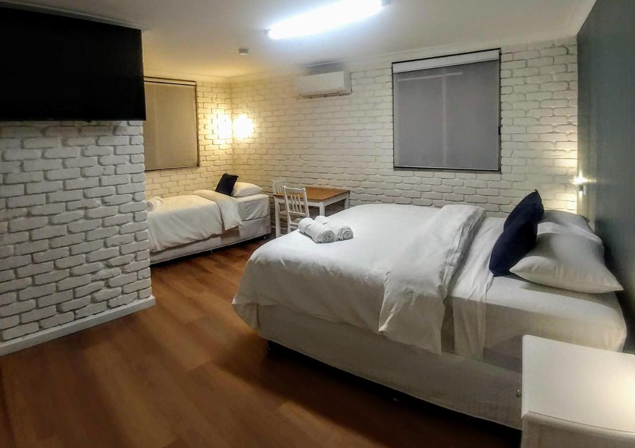 Bay House Motel Bateau Bay Esterno foto